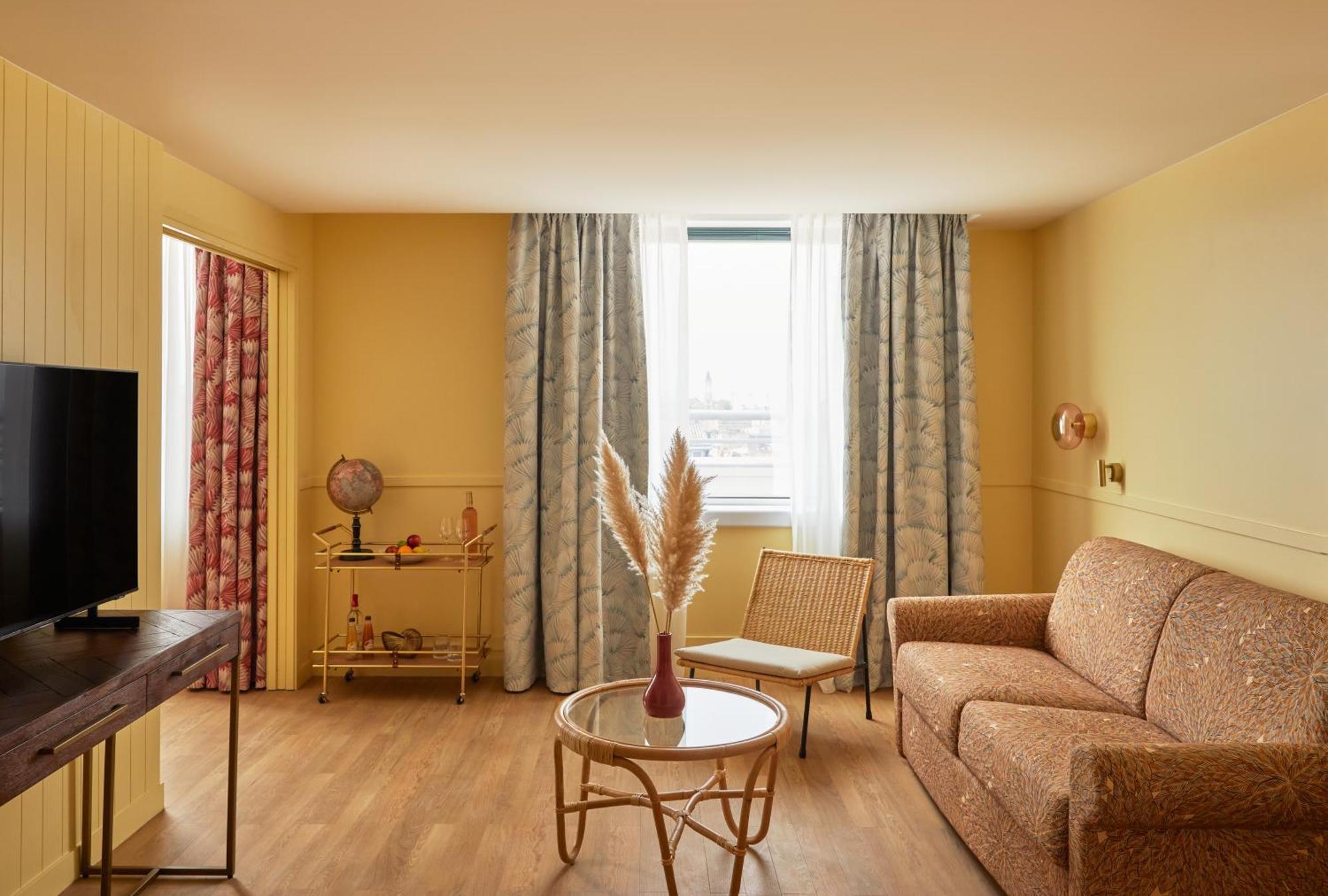 Mercure Cité Mondiale Centre Hotel 4*